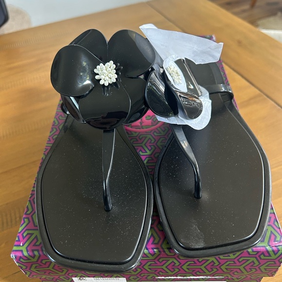 ***New****Tory Burch Perfect Black Flower Jelly Sandals - Picture 9 of 15